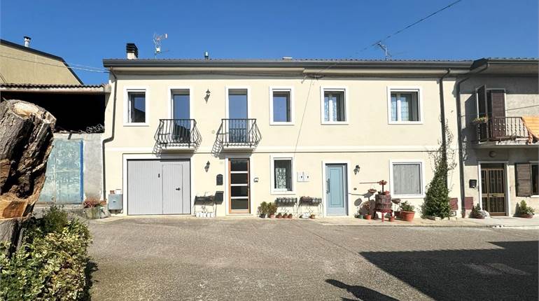 RUSTICO RISTRUTTURATO CON GIARDINO DI CIRCA 120 MQ